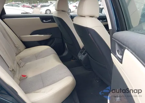 2018 Honda Clarity Plug-In Hybrid z USA, uszkodzony, nr VIN JHMZC5F14JC013246